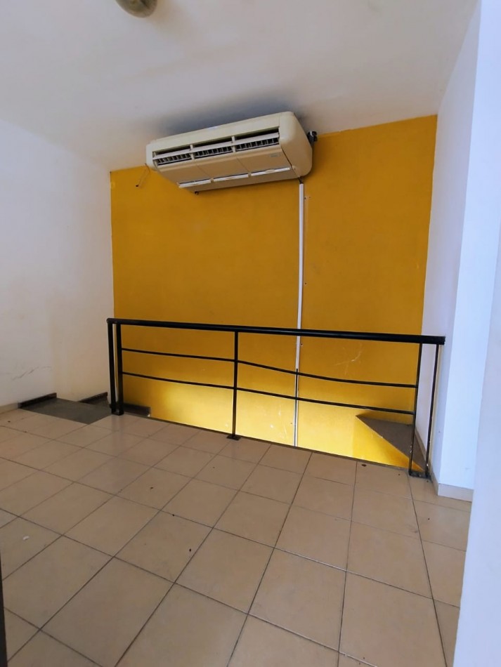 LOCAL CON OFICINAS