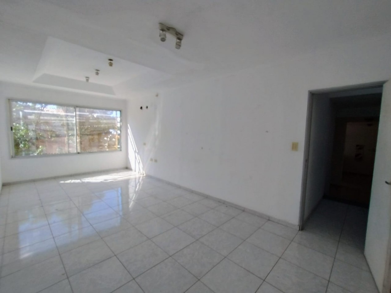 LOCAL CON OFICINAS