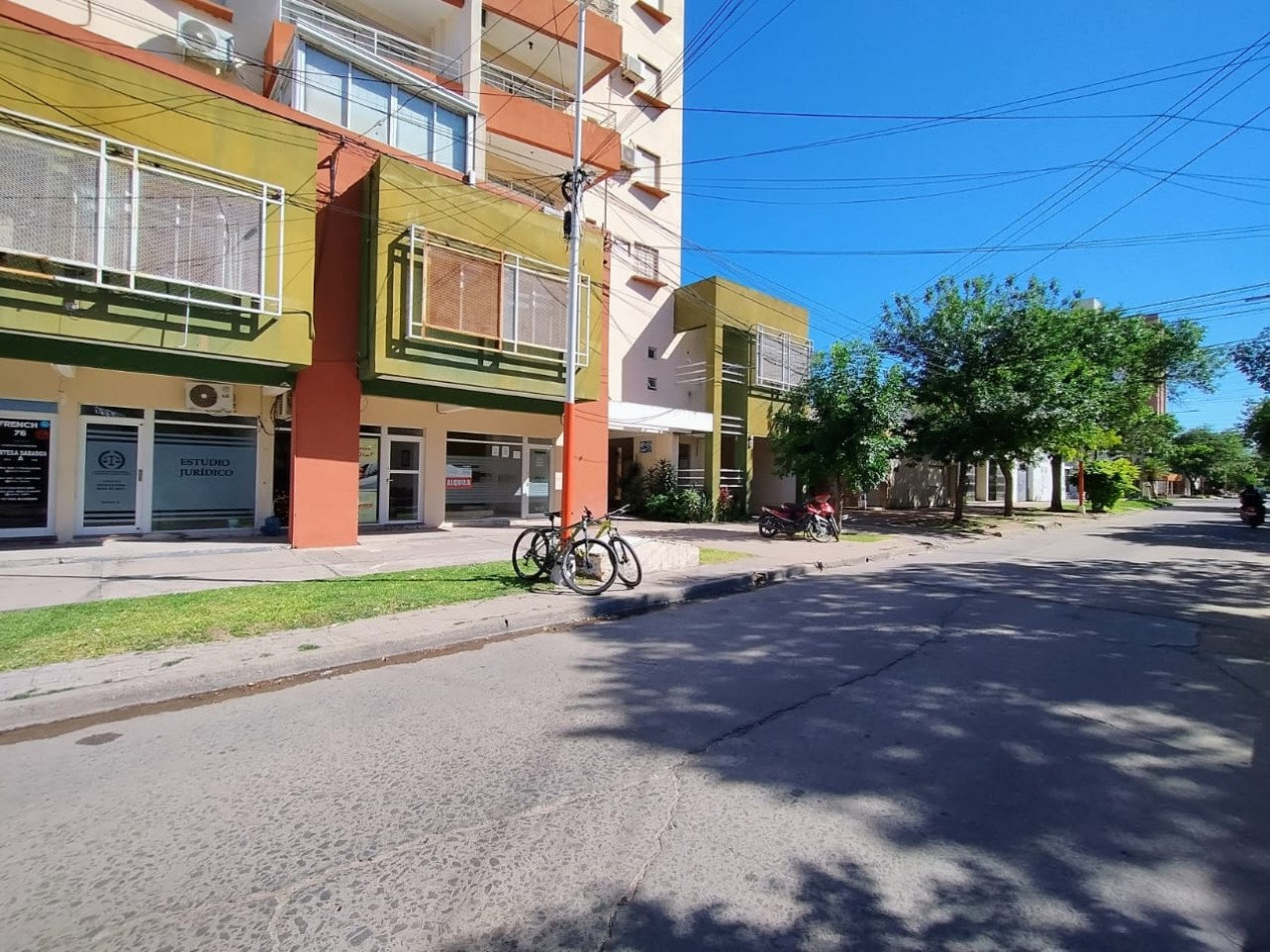 LOCAL CON OFICINAS