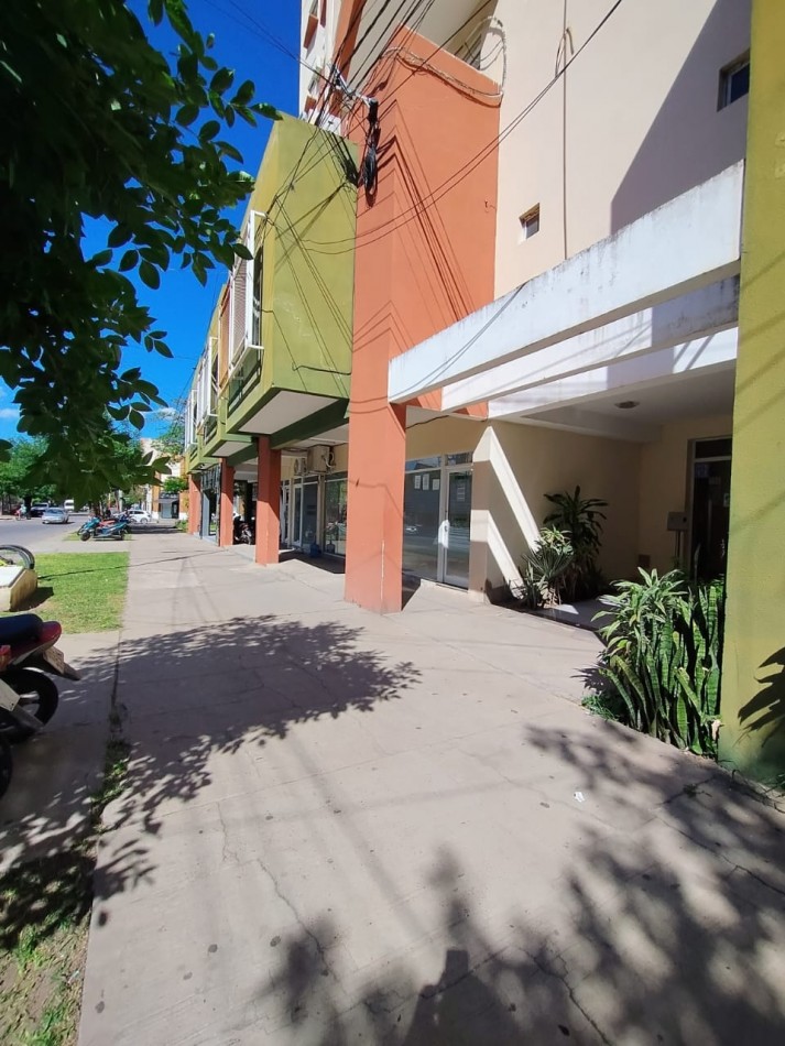 LOCAL CON OFICINAS