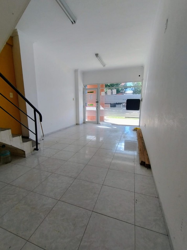 LOCAL CON OFICINAS