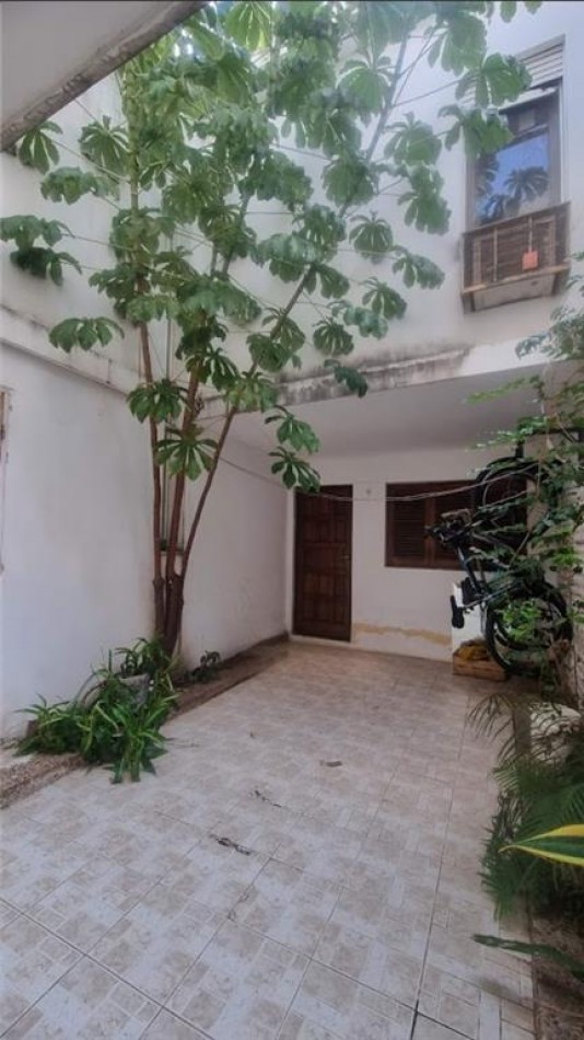 CASA CON LOCAL COMERCIAL