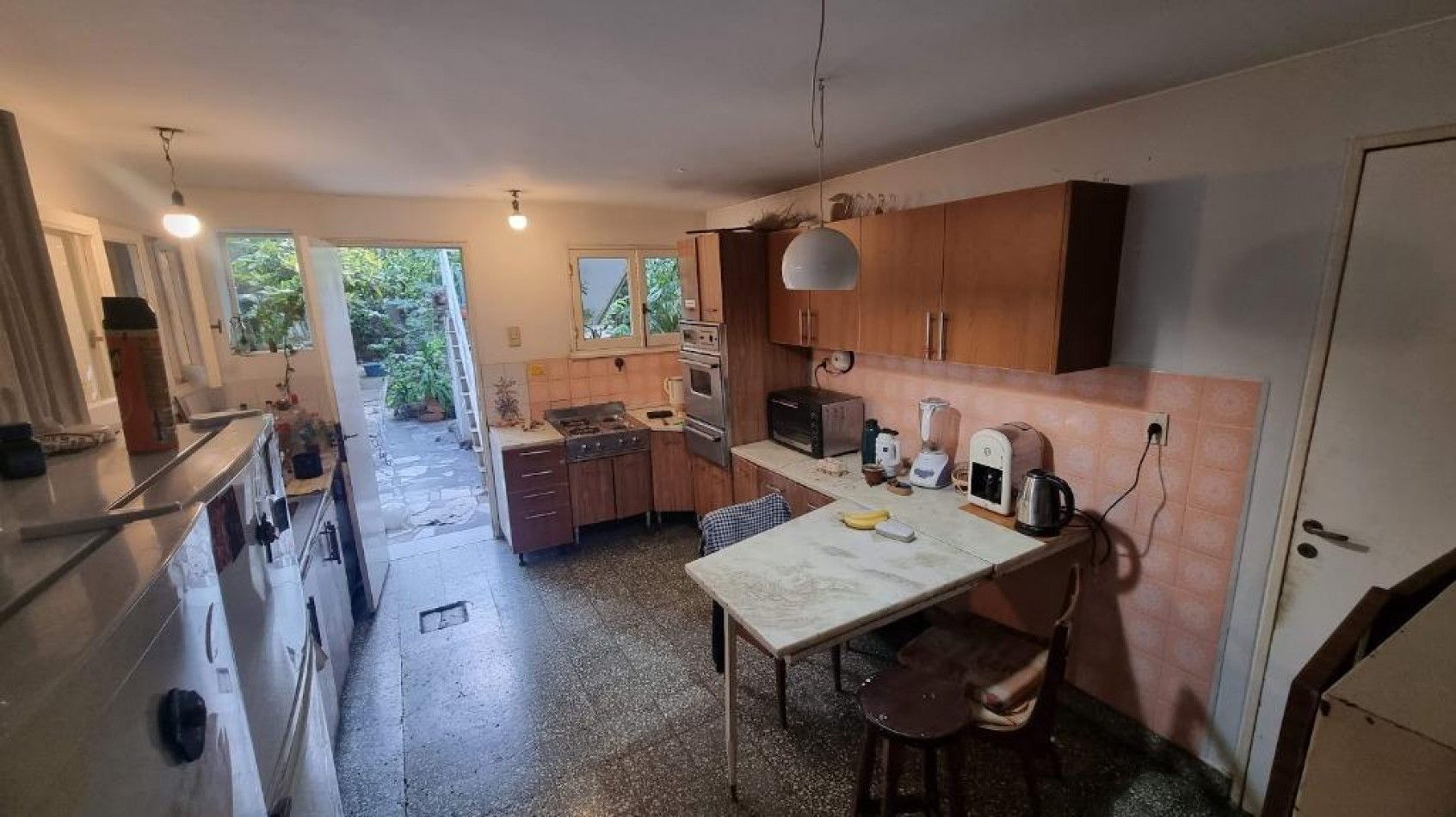 CASA CON LOCAL COMERCIAL