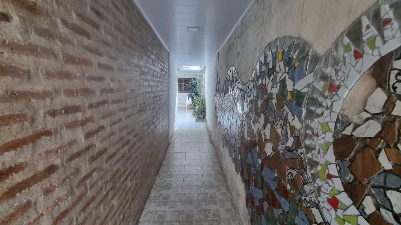 CASA CON LOCAL COMERCIAL
