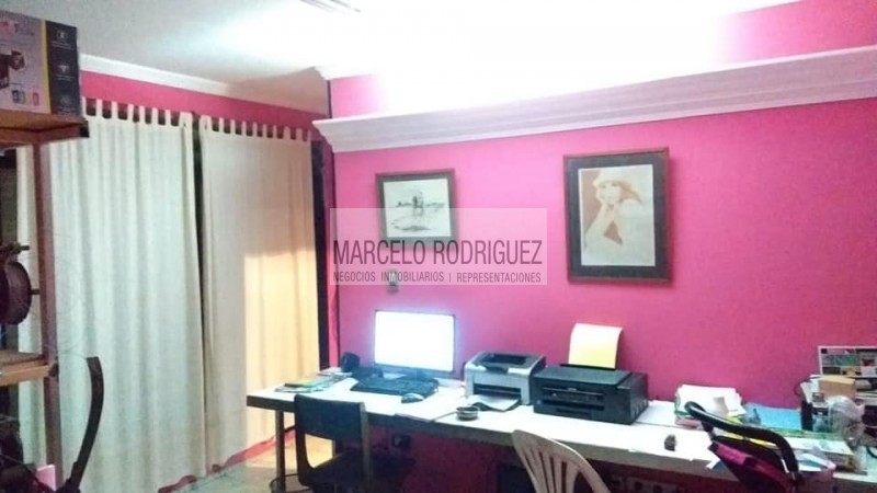 CASA CON OFICINAS