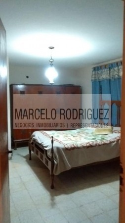 CASA CON OFICINAS