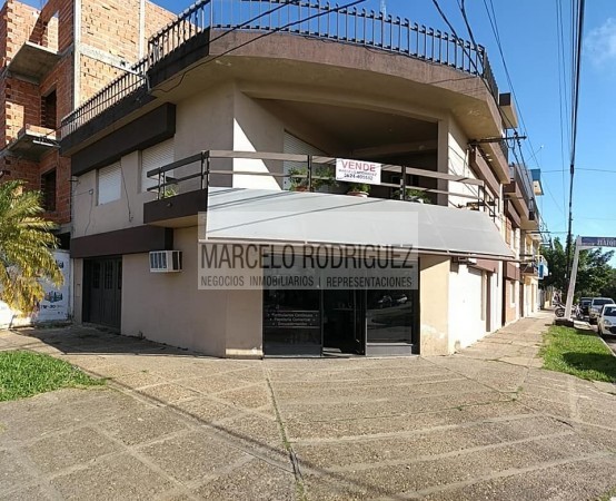 CASA CON OFICINAS