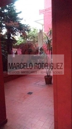 CASA CON OFICINAS