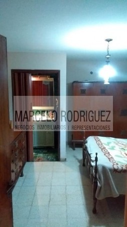 CASA CON OFICINAS