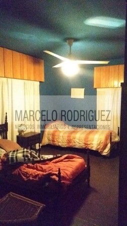 CASA CON OFICINAS