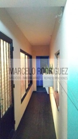 CASA CON OFICINAS