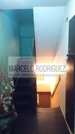 CASA CON OFICINAS
