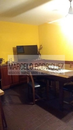 CASA CON OFICINAS