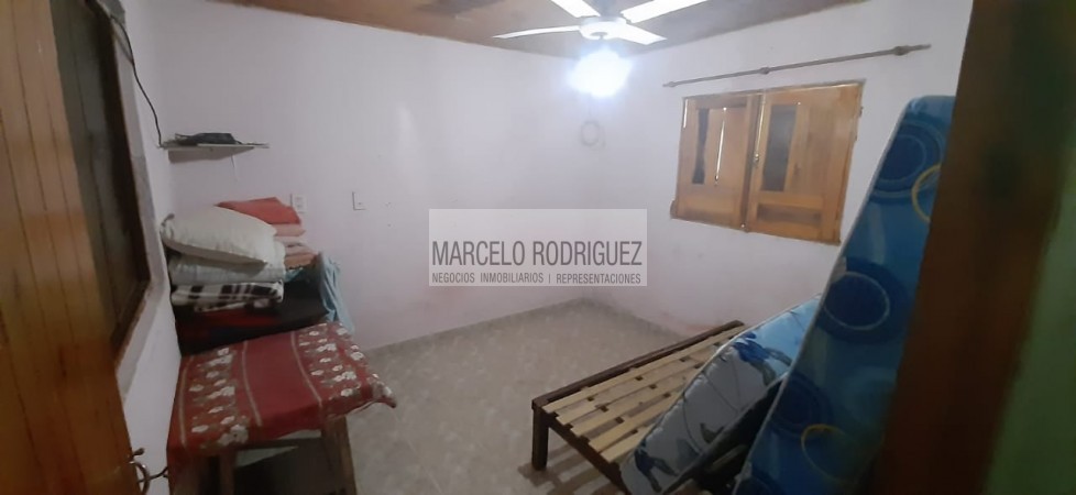 CASA CON LOCALES