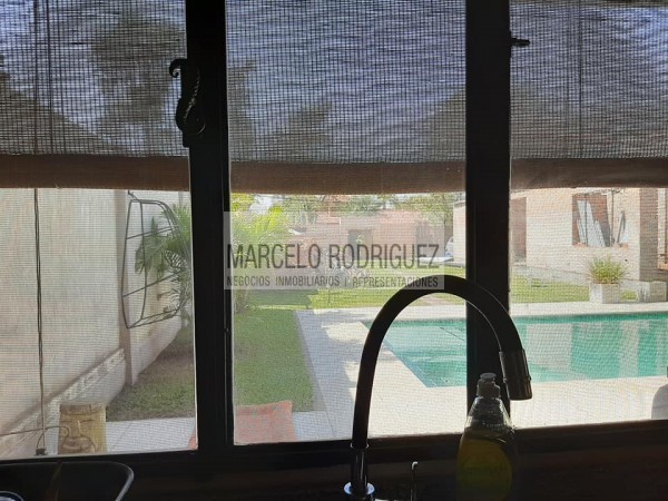 CASA CON QUINCHO Y PISCINA