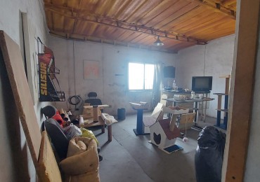 SALON CON DEPOSITO